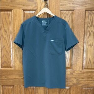 Figs Men’s Small Leon Three-Pocket Scrub Top, Color Moss